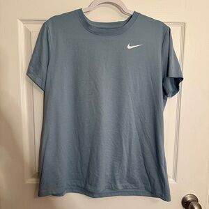 (BUNDLE) Women’s Nike shirt bundle